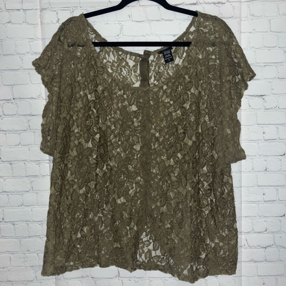 Torrid Olive Green Lace Button Back Short Sleeve Top Plus Size - Picture 1 of 3